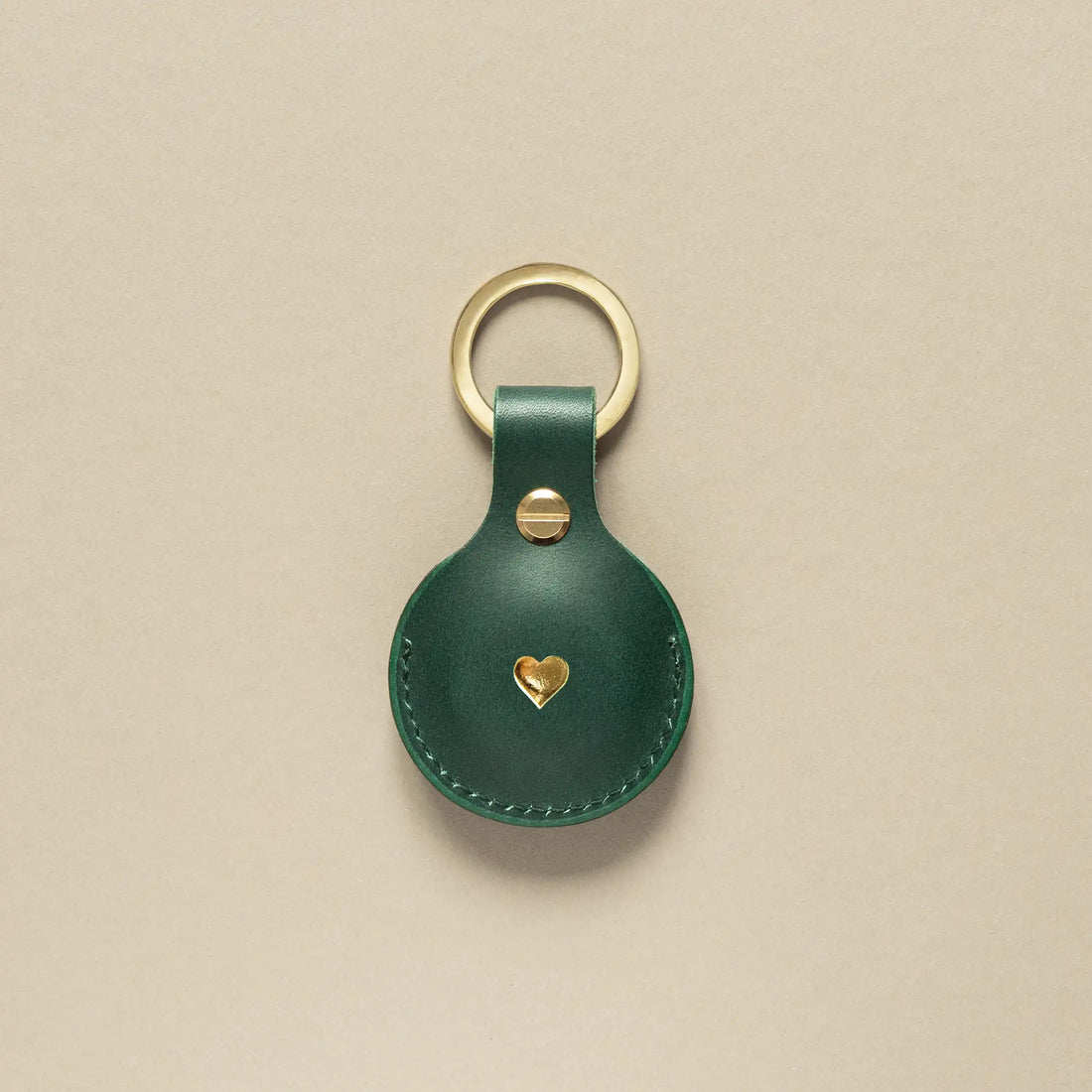 AirTag Schlüsselanhänger Tannengrün mit Ring Gold – aus Premium Leder