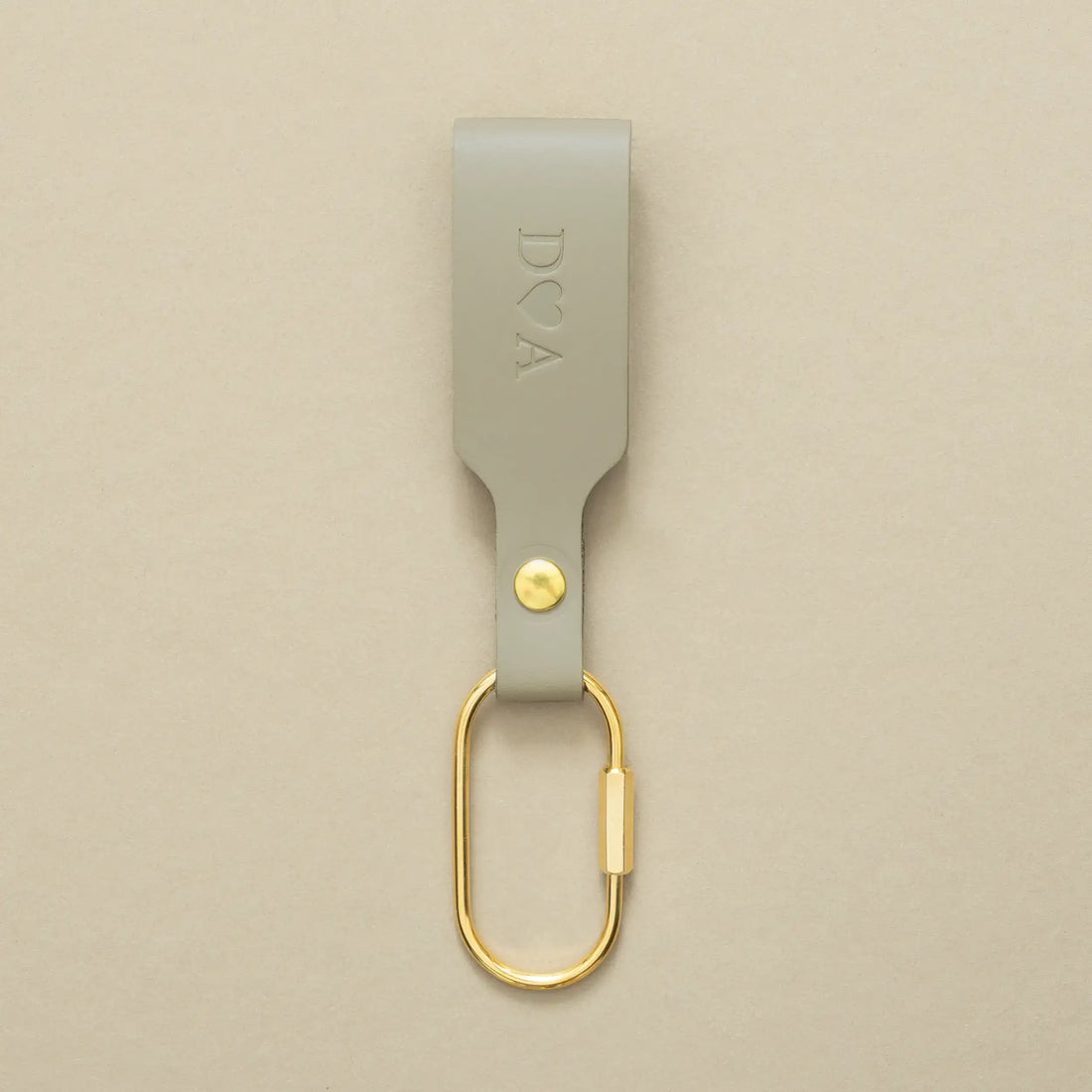 Schlüsselanhänger Moosgrau mit Karabiner Gold – aus Premium Leder