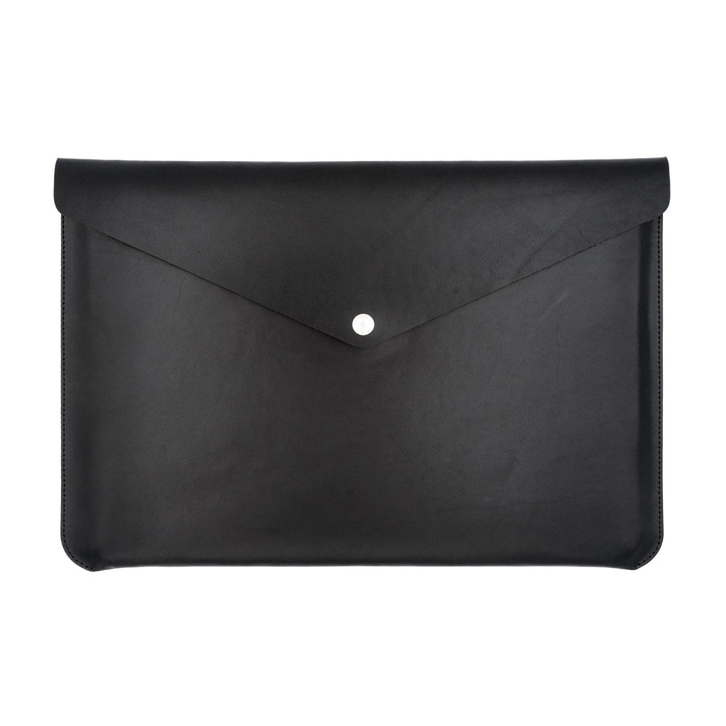 Geschlossene schwarze Laptoptasche mit Druckknopf für MacBook und MacBook Pro 13 Zoll aus pflanzlich gegerbtem Leder